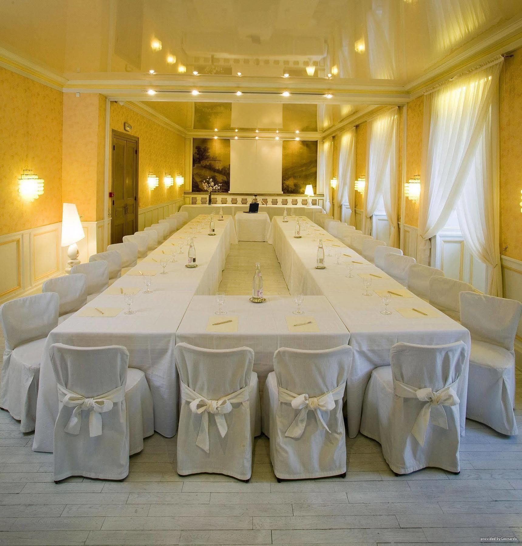 Best Western Grand Hotel De Bordeaux Aurillac Facilidades foto